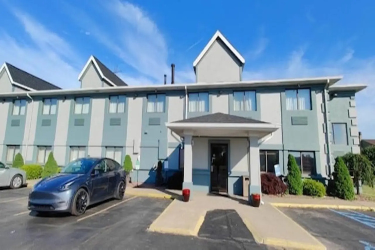 Saint Joseph Inn & Suites Benton Harbor Near I-94 - Benton Harbor, MI