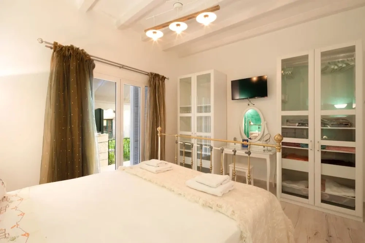 1 Bedroom Basement Apartment with garden view
