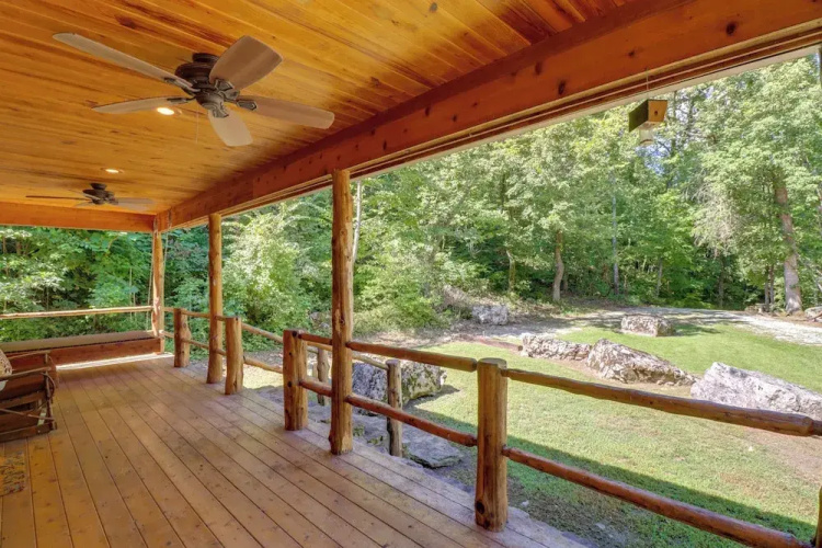 Romantic Mountain View Cabin Rental Near Downtown!