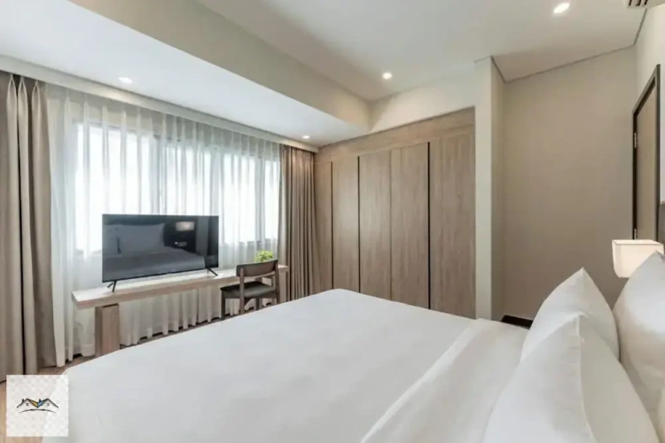 3 Bedrooms Royal Apartment with balcony and with city view