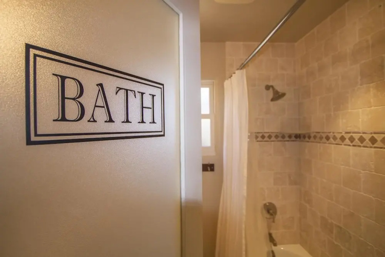 Charming Kismet Cottage! Aquarium Passes Included