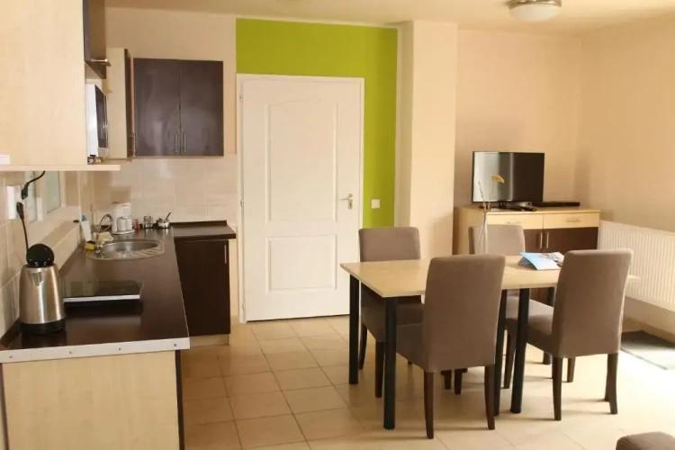 2 Bedrooms Apartment