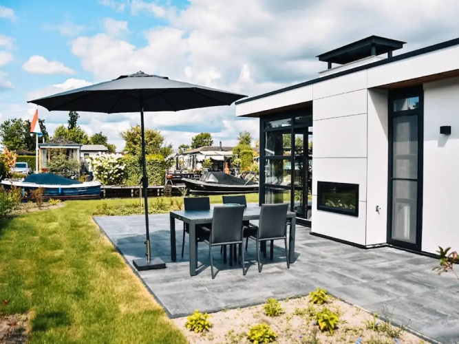 Luxury Waterfront Escape