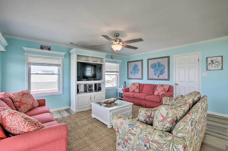 Large-group Getaway - Beachfront Home w/ Pool!