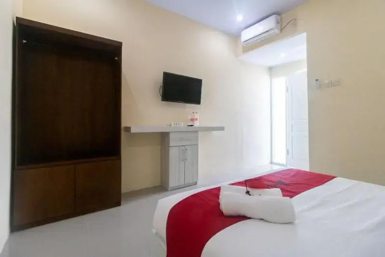 RedDoorz Plus near Kantor Bupati Banyuwangi
