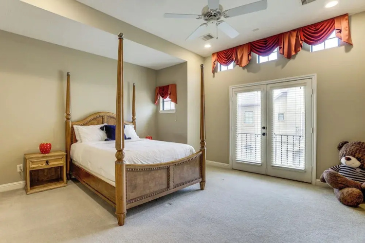 Walkable + Group-friendly: Houston Rental Near NRG