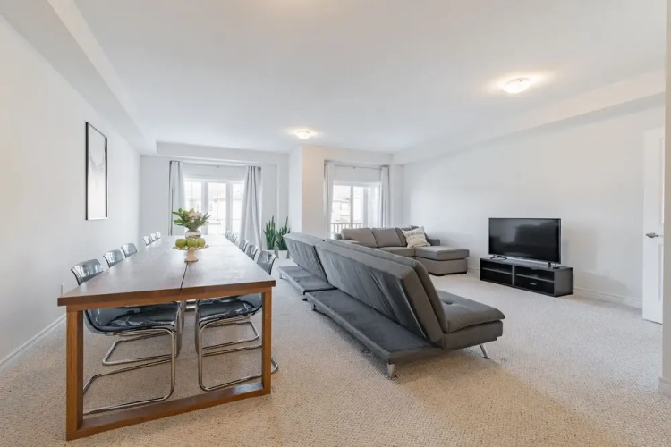 Superb Brand New Spacious Town Home