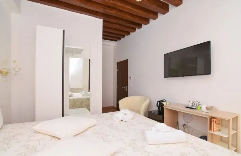 Rialto Suite 707