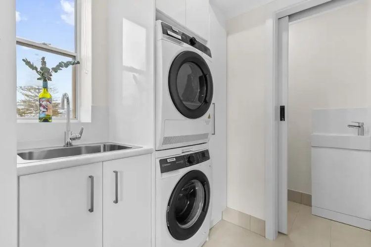 Stylish 2-bed Home Steps From Henley Beach