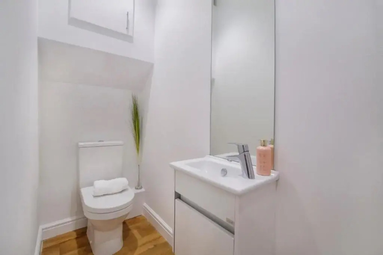Henry Court Apartment 2