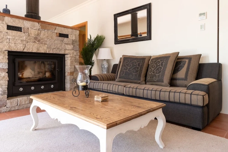4 Bedrooms Cottage with balcony