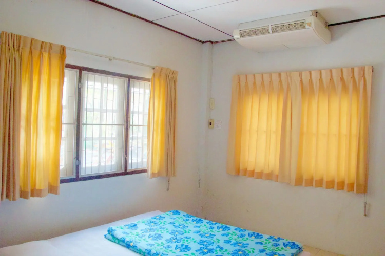 Sichang Shine Khao Resort