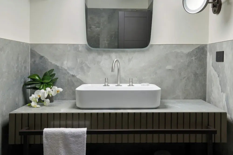 Maximilian Suites