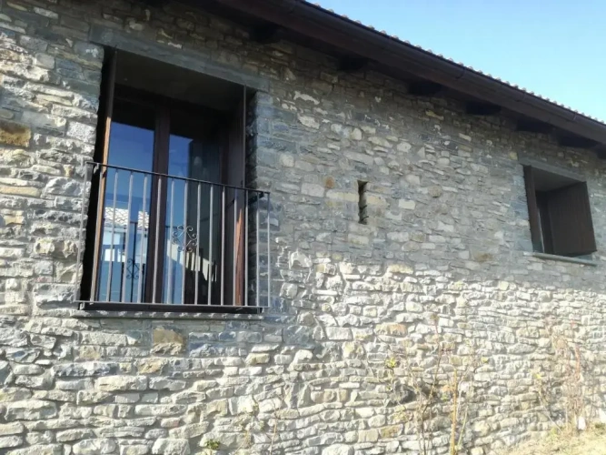3 Bedrooms Cottage