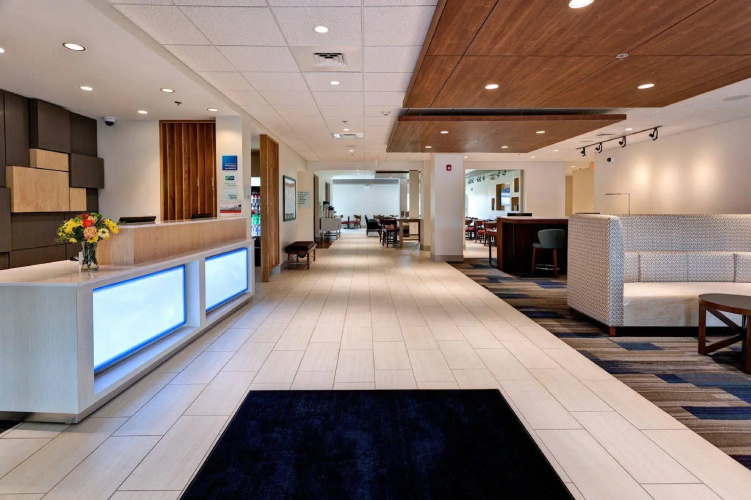Holiday Inn Express & Suites Great Bend by IHG