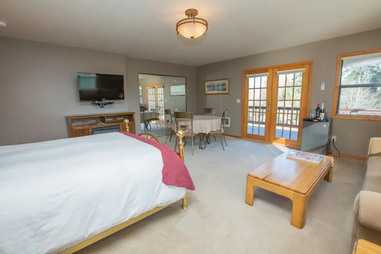 Brookside Bed & Breakfast