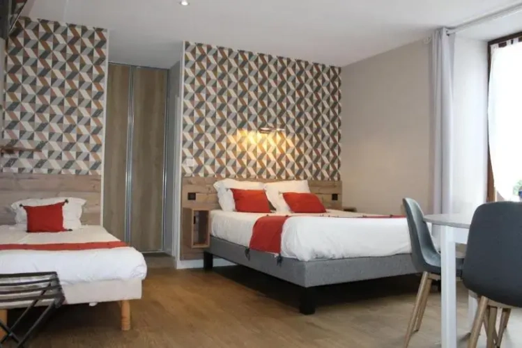 Standard Triple room