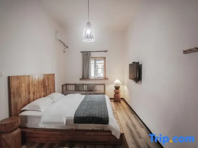 1 Bedroom Double Suite with courtyard view