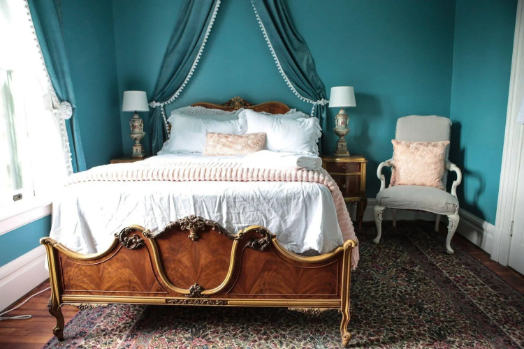 Vintage Chic Inn