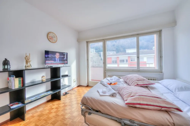 Family Studio with mountain view