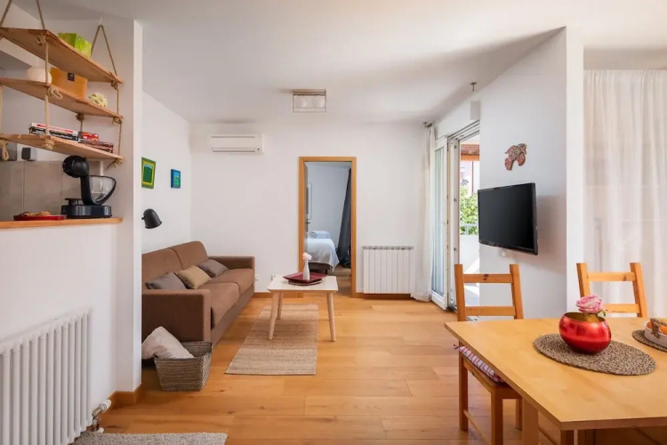 Modern apt With Terrace 4 min Walk to the Beach