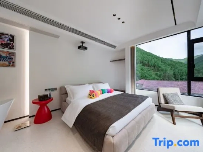 5 Bedrooms Villa