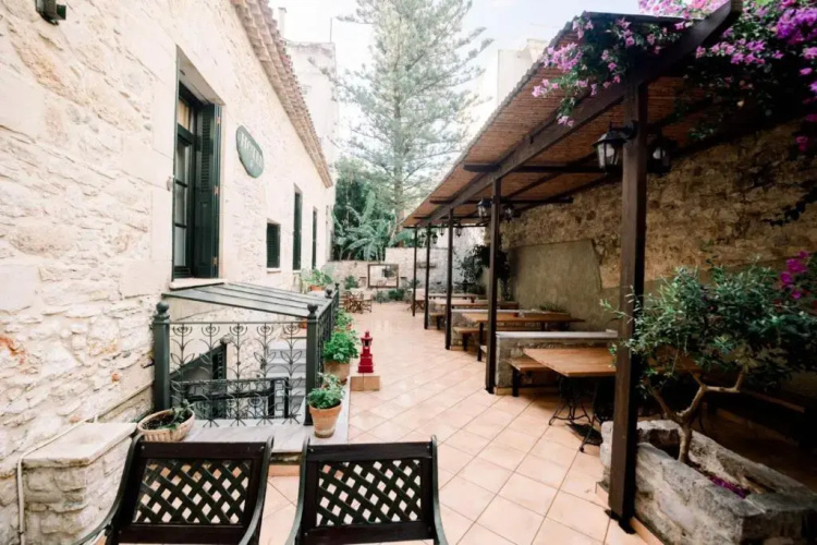 Ntouana Hotel