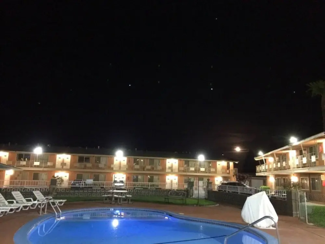 The River Inn and Suites
