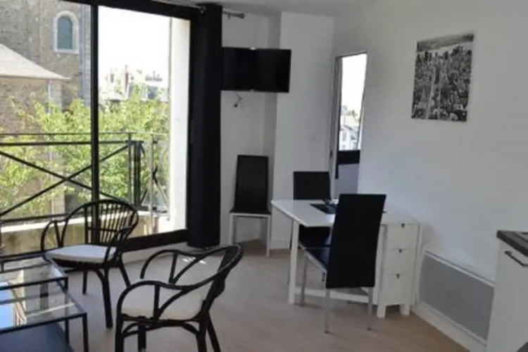Apartment with balcony