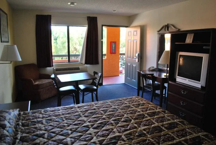 Travel Plaza Inn