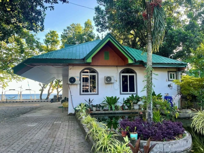 2 Bedrooms Premier Cottage beachfront