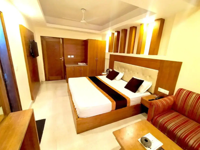Hotel Samrat - On Mall Road