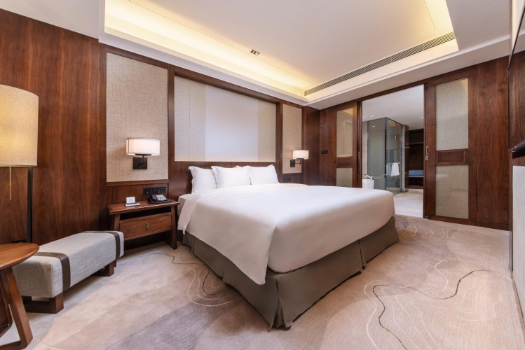 Deluxe Double Suite with mountain view