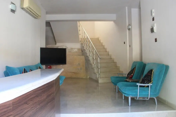 Breeze Flora Hotel