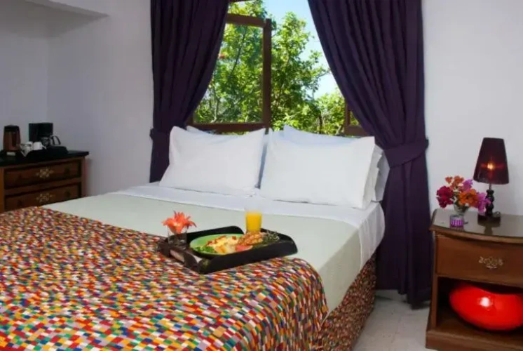 Standard Quadruple room with view