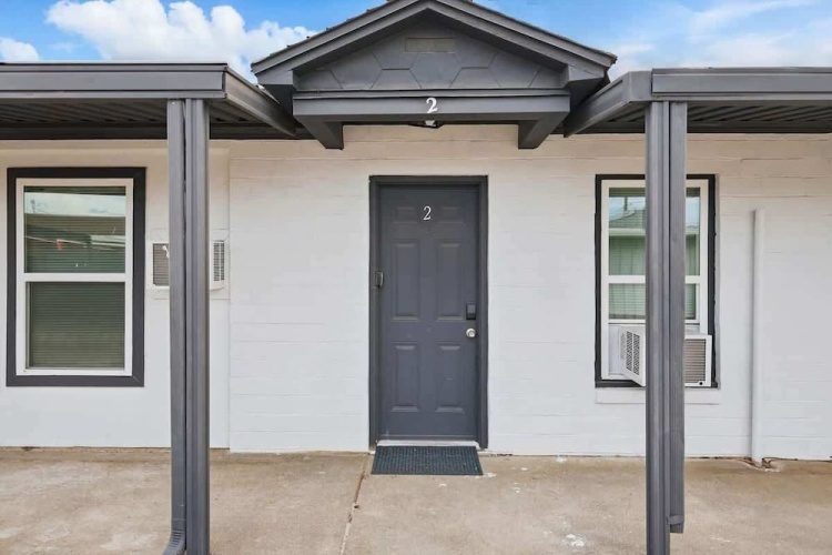 Modern 2BR Unit With Hot Tub
