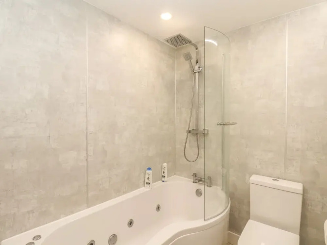 Frankies Seaview 4