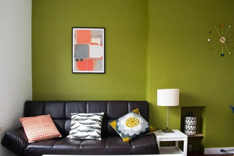 Stylishly Decorated 3 Bedroom Flat With River Views