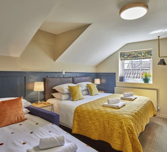 Standard Triple room