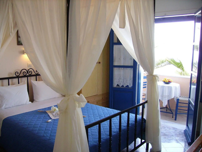 Hotel Thira