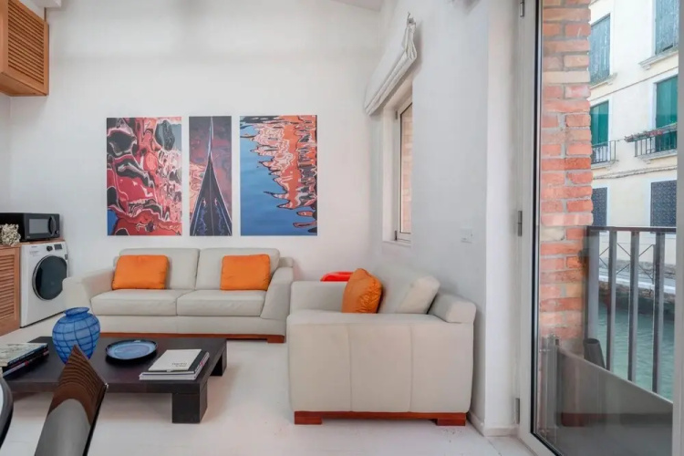 The Waterview Alcove