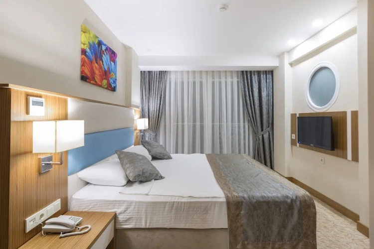 Standard room with balcony and with mountain view