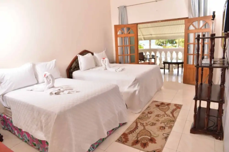 Deluxe Sextuple room with balcony and with garden view