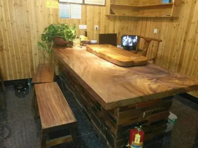 Puyu Mountain Household