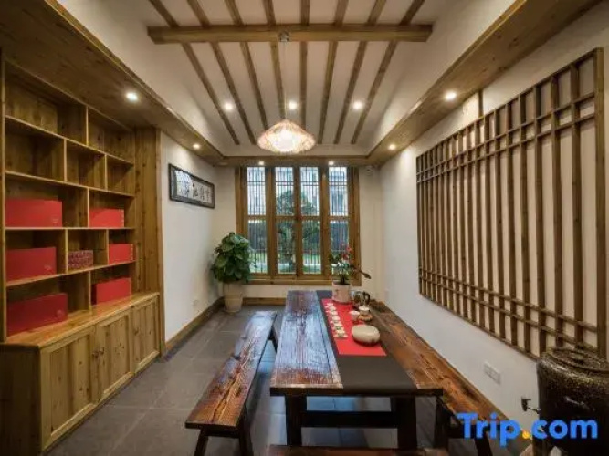 Yishan Suixi Mountain House