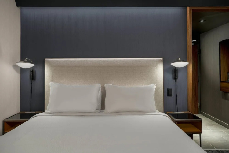 Courtyard by Marriott Montreal Midtown Over view