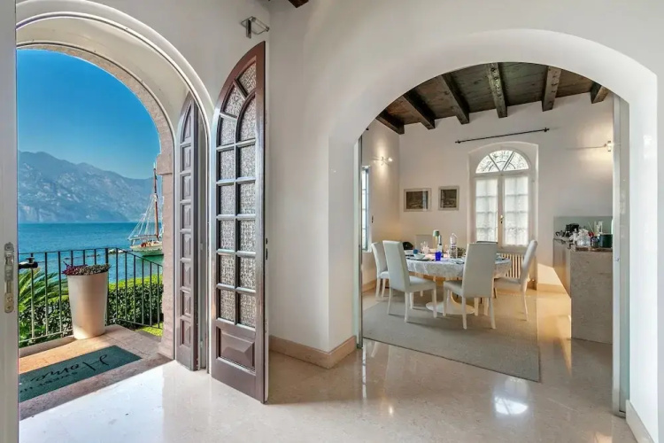 Lake Front Villa Schlosser