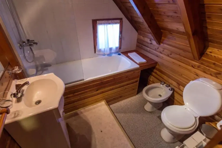 2 Bedrooms Bungalow