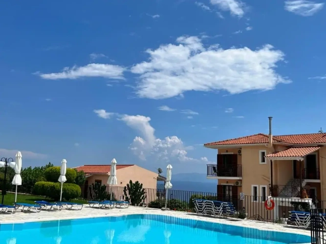 Standard Triple room with sea view