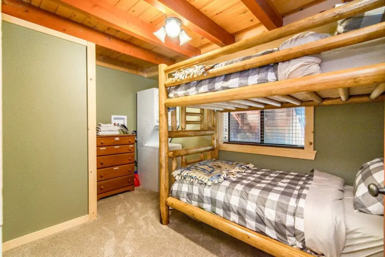 7290 4th Ave Cabin